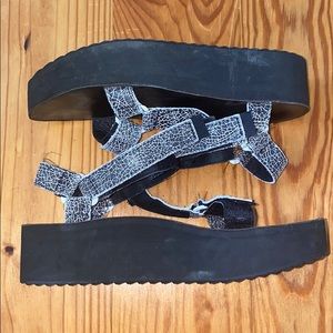 Black and White Cracked Platform Teva